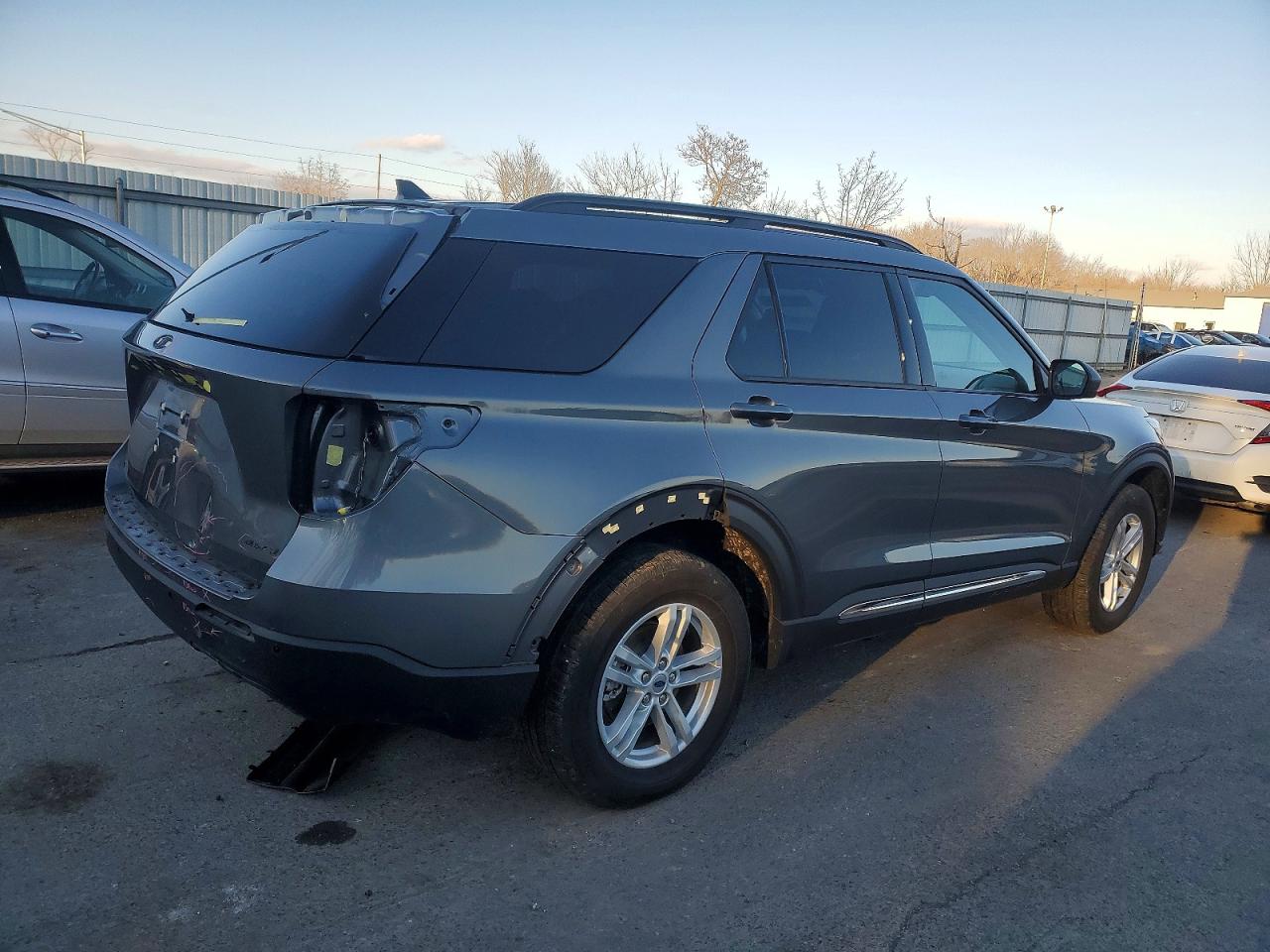 2024 FORD EXPLORER XLT photo 5