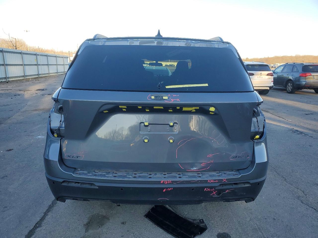 2024 FORD EXPLORER XLT photo 11