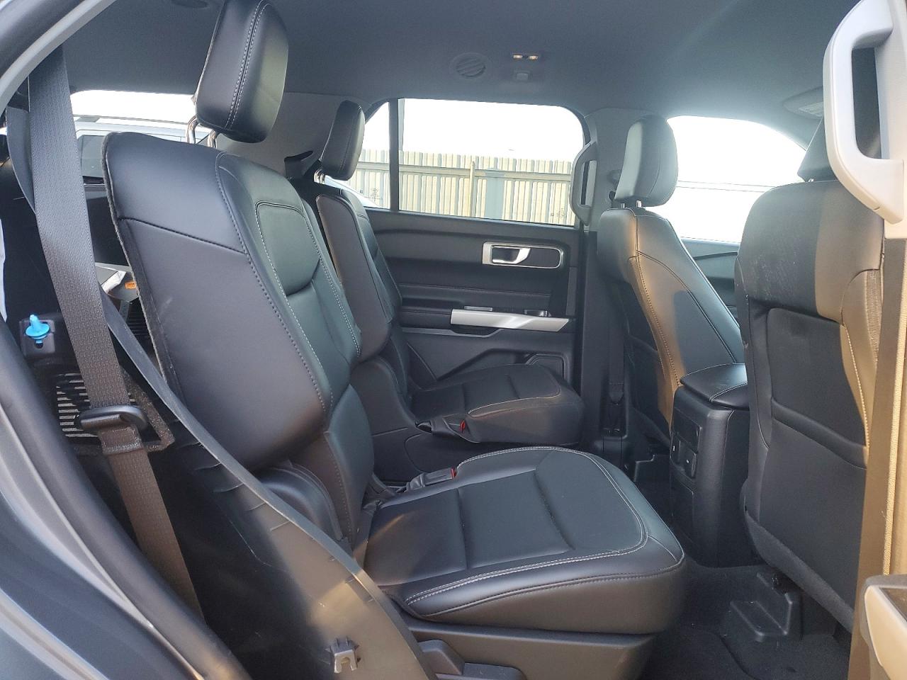 2024 FORD EXPLORER XLT photo 21