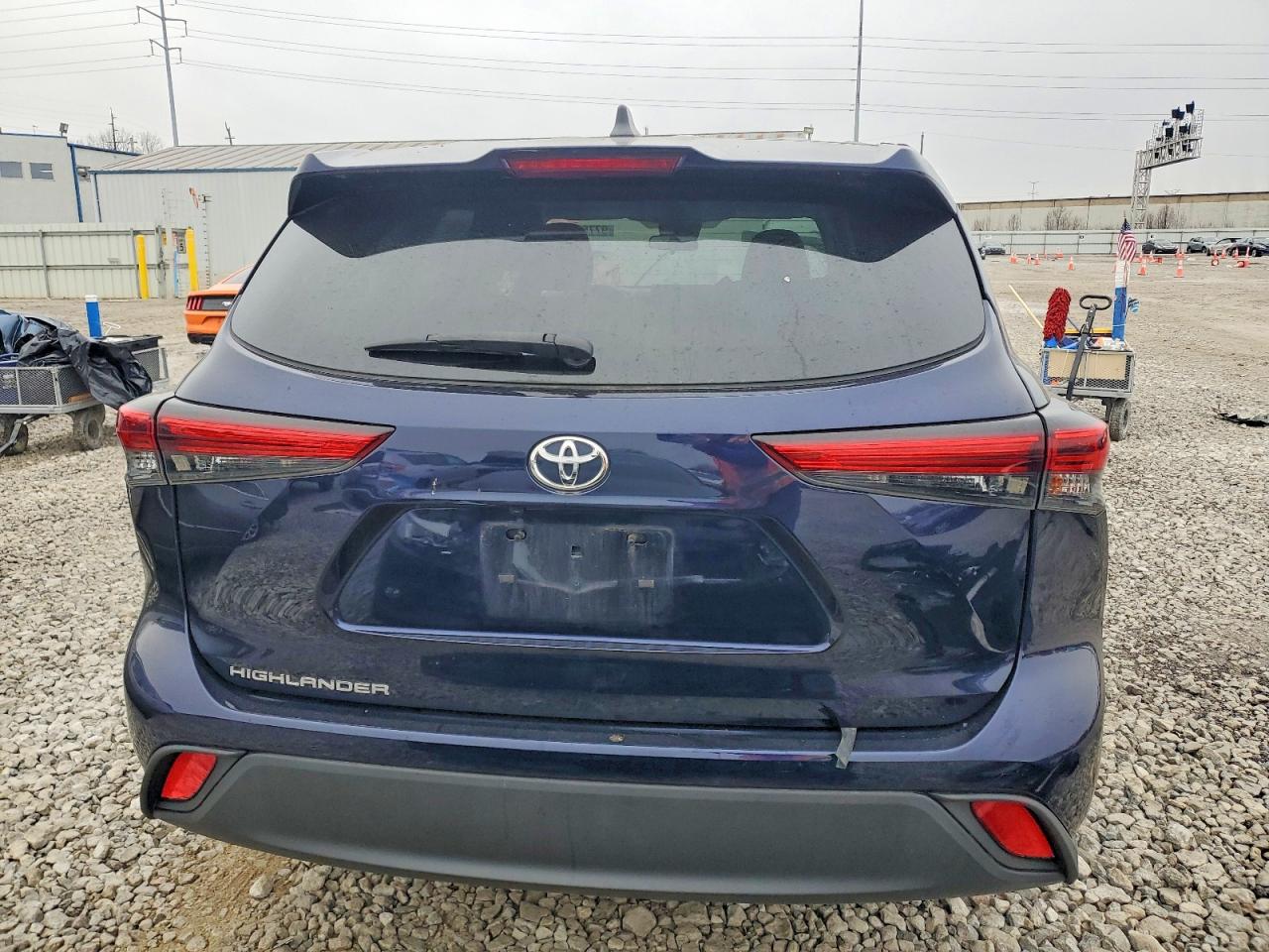 2022 TOYOTA HIGHLANDER L photo 6
