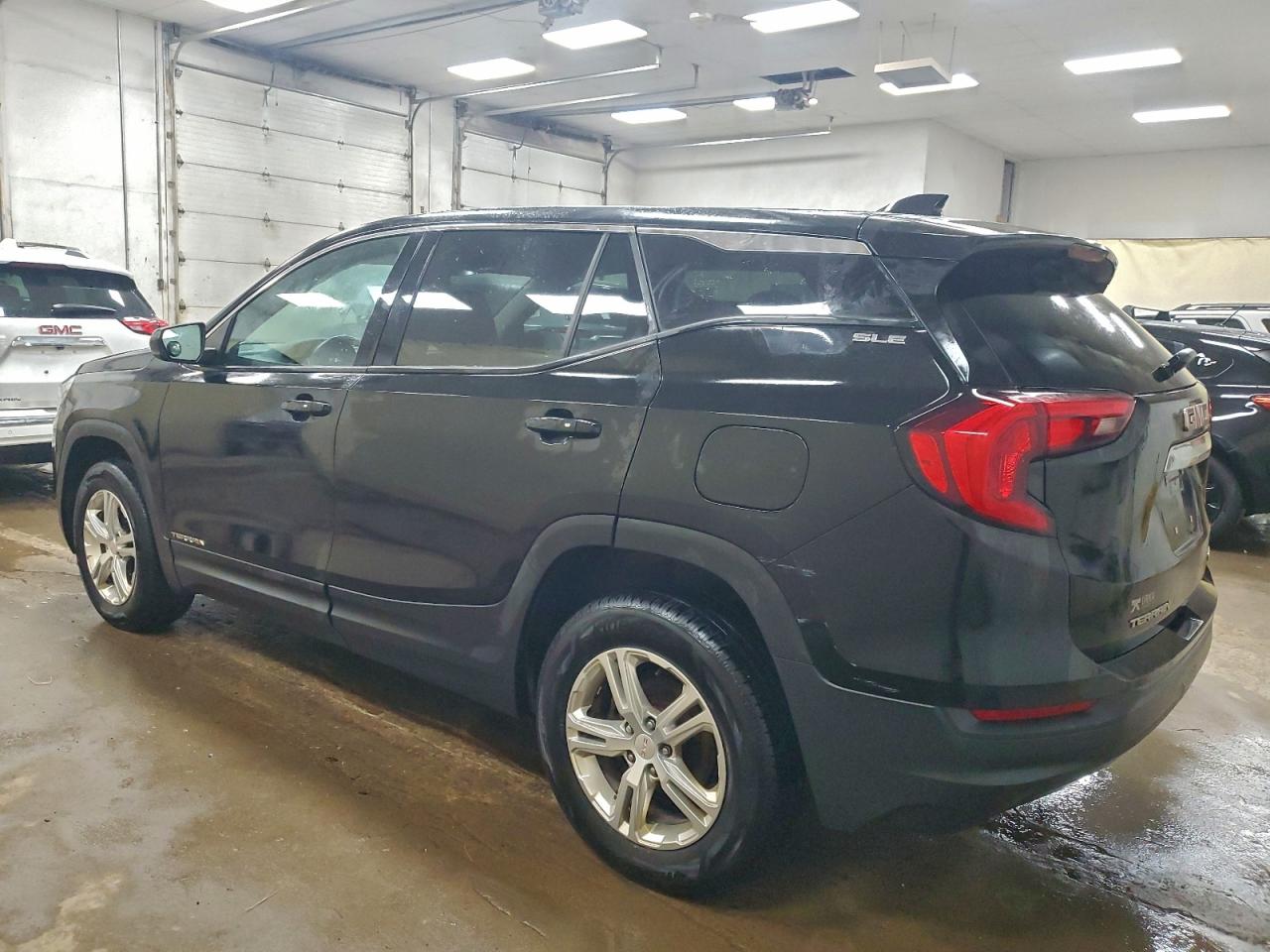2018 GMC TERRAIN SLE photo 2