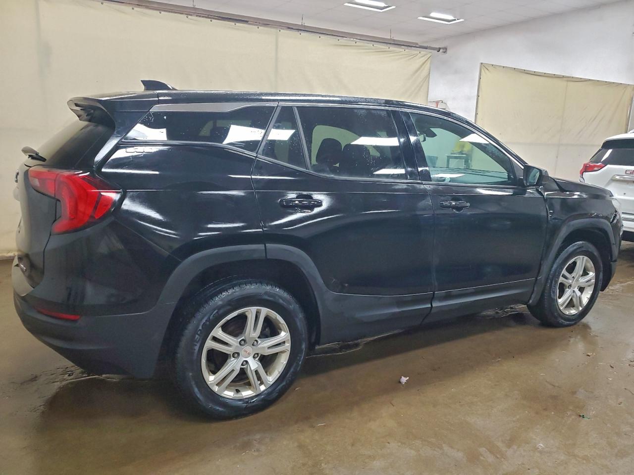 2018 GMC TERRAIN SLE photo 3