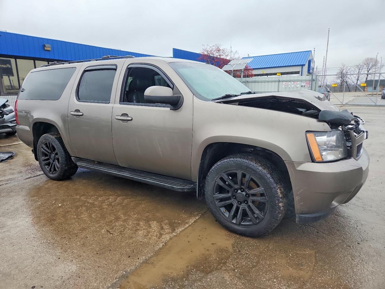 2013 CHEVROLET SUBURBAN K1500 LT photo 4