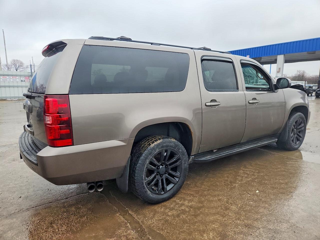2013 CHEVROLET SUBURBAN K1500 LT photo 3