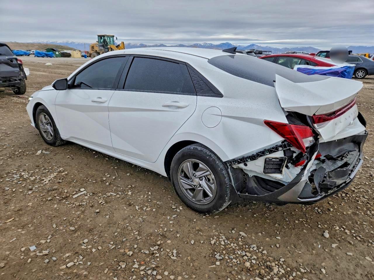 2025 HYUNDAI ELANTRA SE photo 2