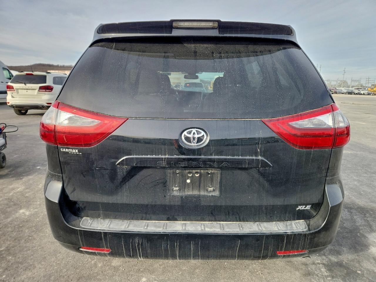 2020 TOYOTA SIENNA XLE photo 6
