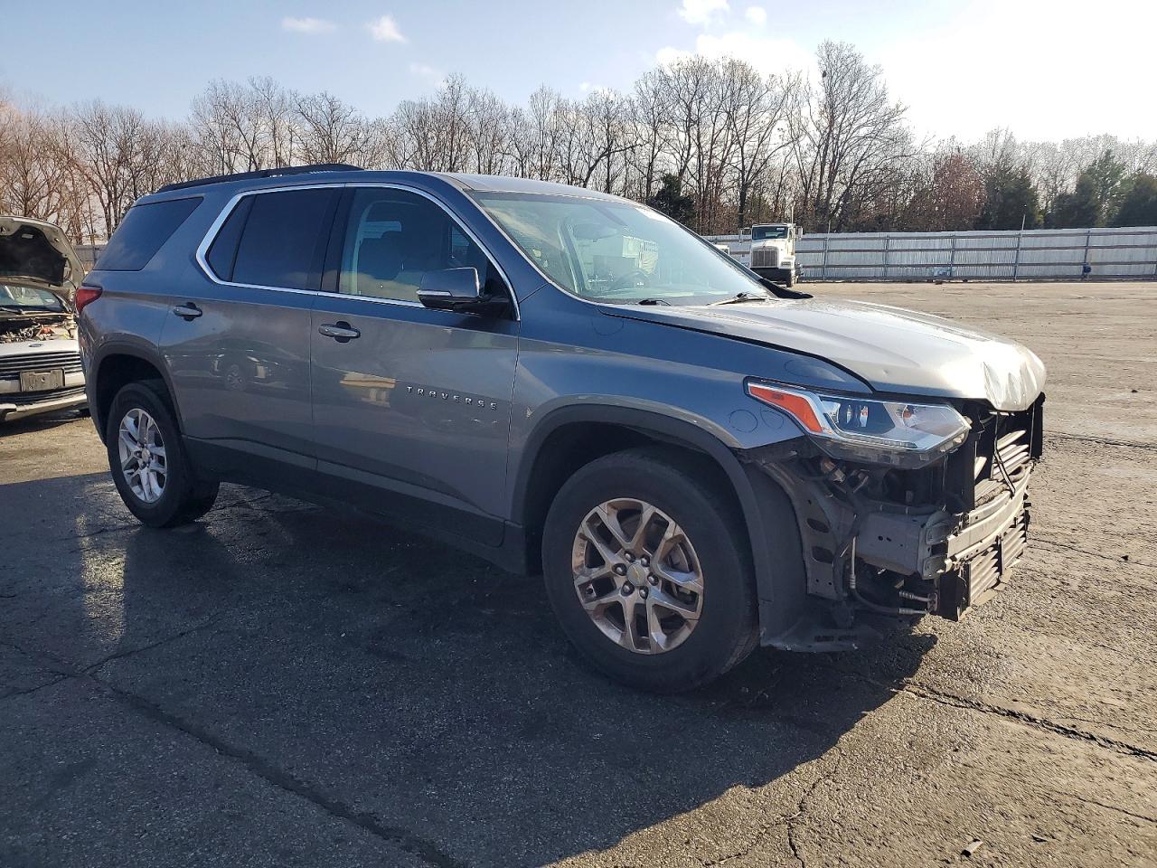 2019 CHEVROLET TRAVERSE LT photo 4