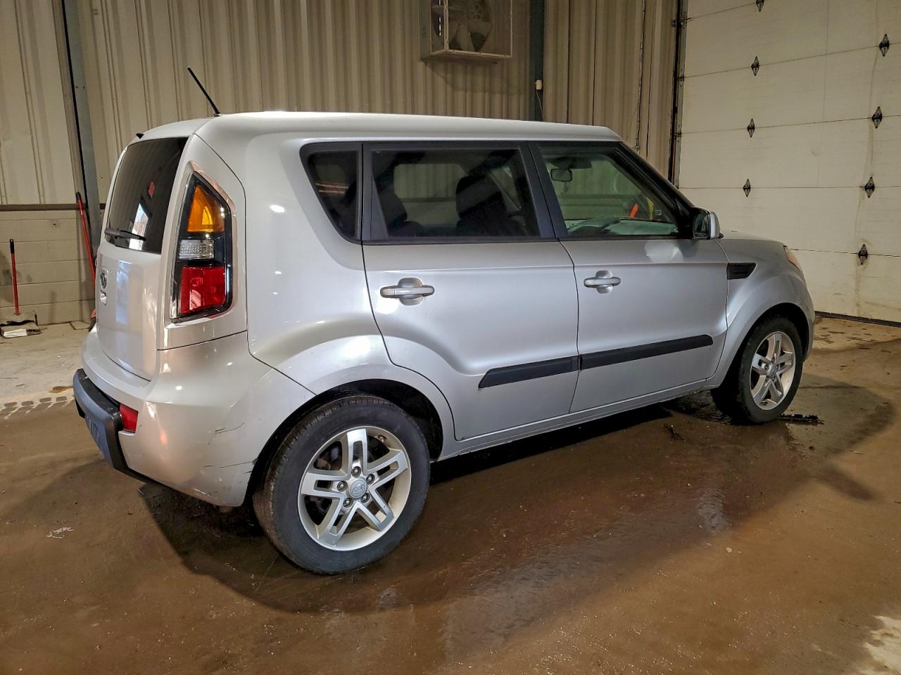 2011 KIA SOUL + photo 3
