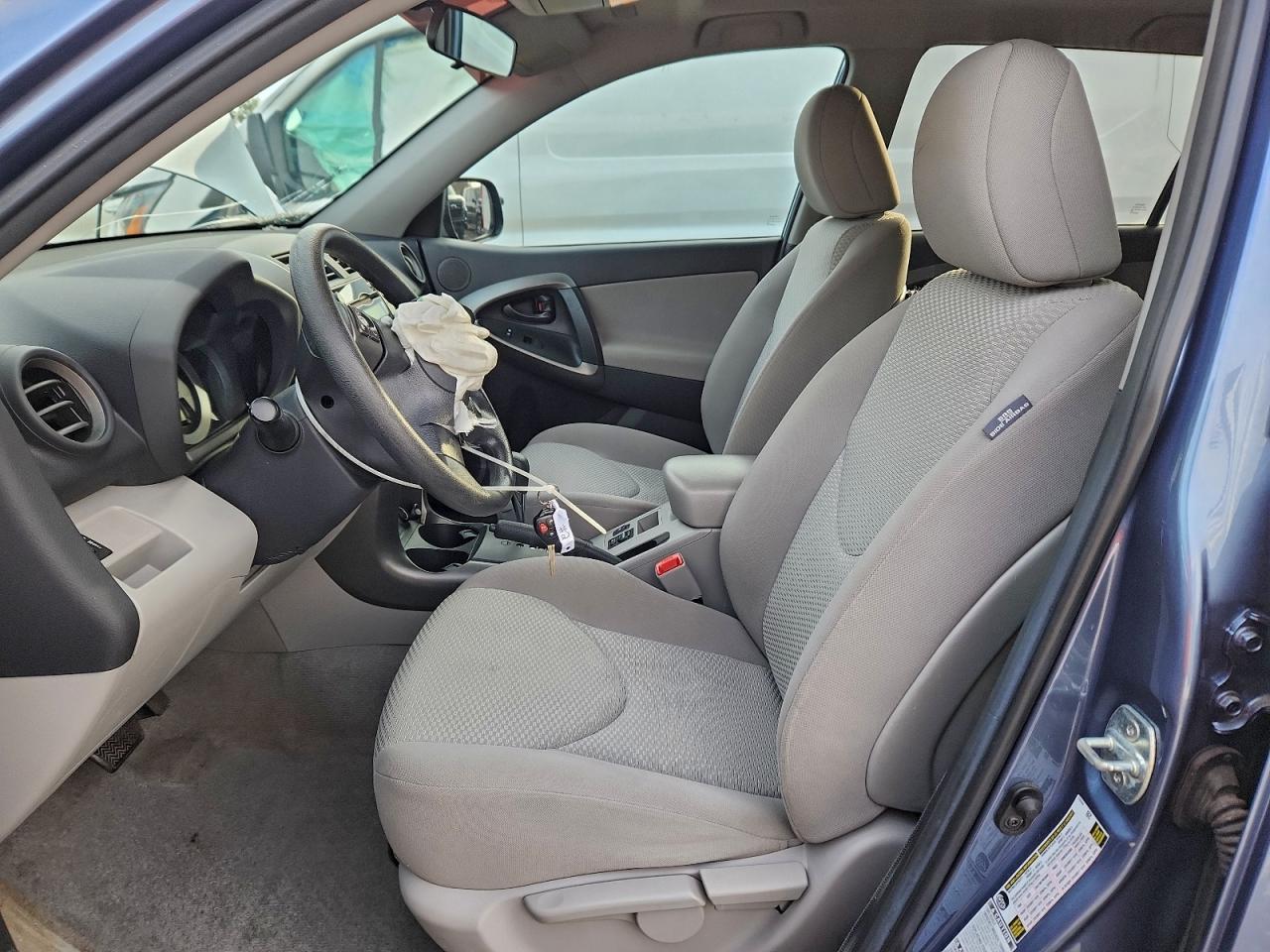 2011 TOYOTA RAV4 photo 13