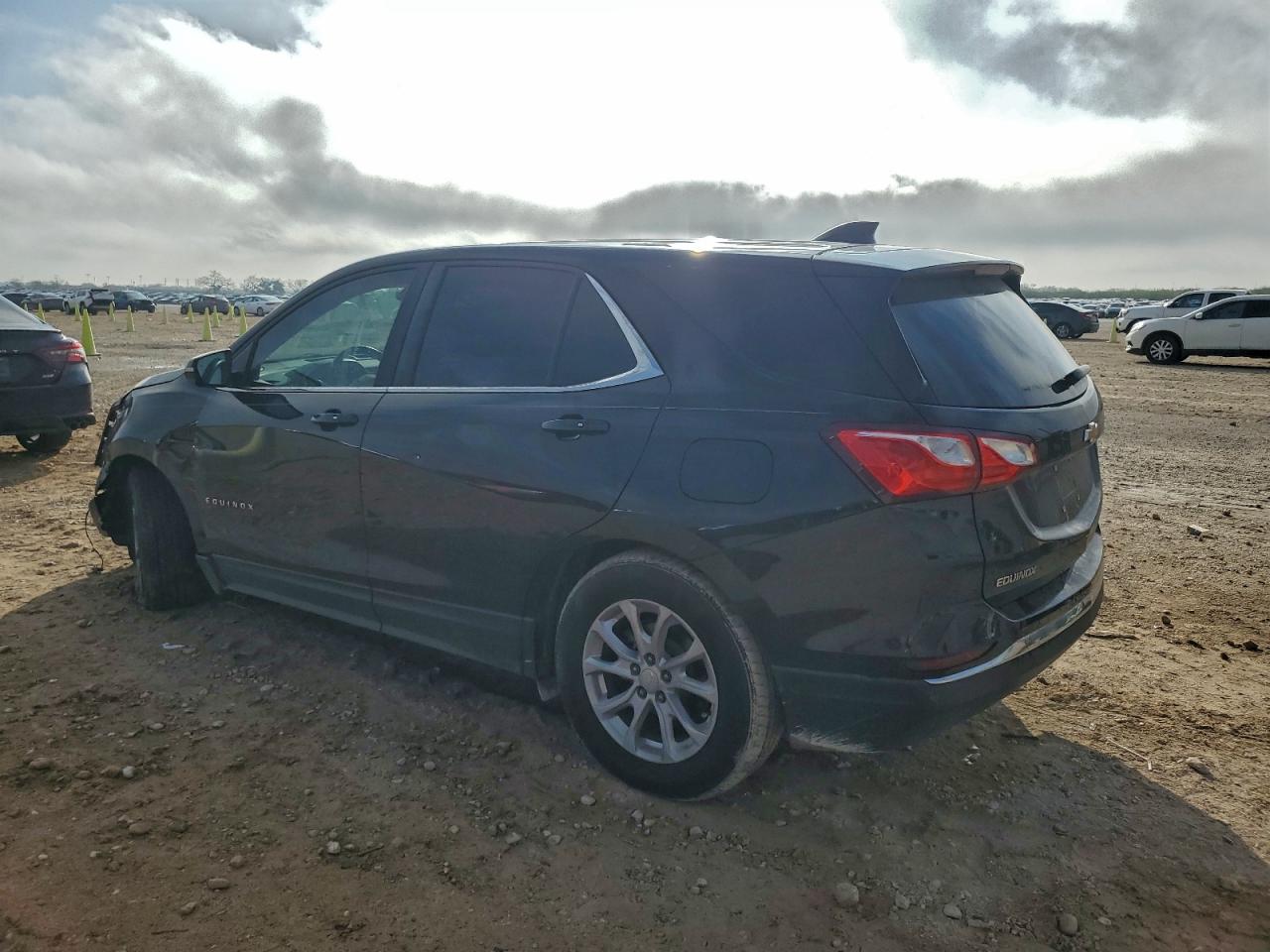 2018 CHEVROLET EQUINOX LT photo 2