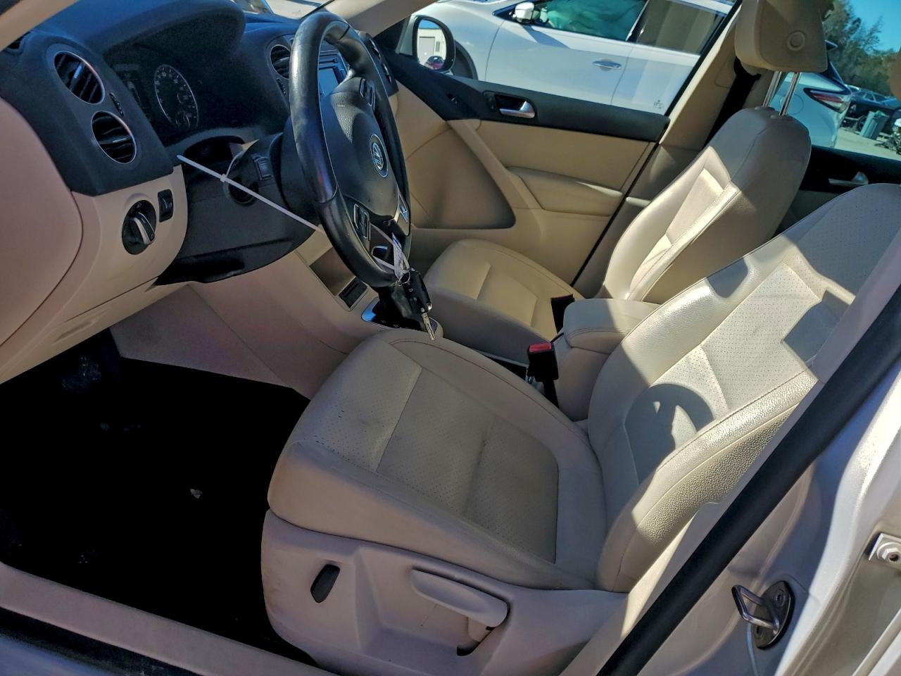 2013 VOLKSWAGEN TIGUAN S photo 7