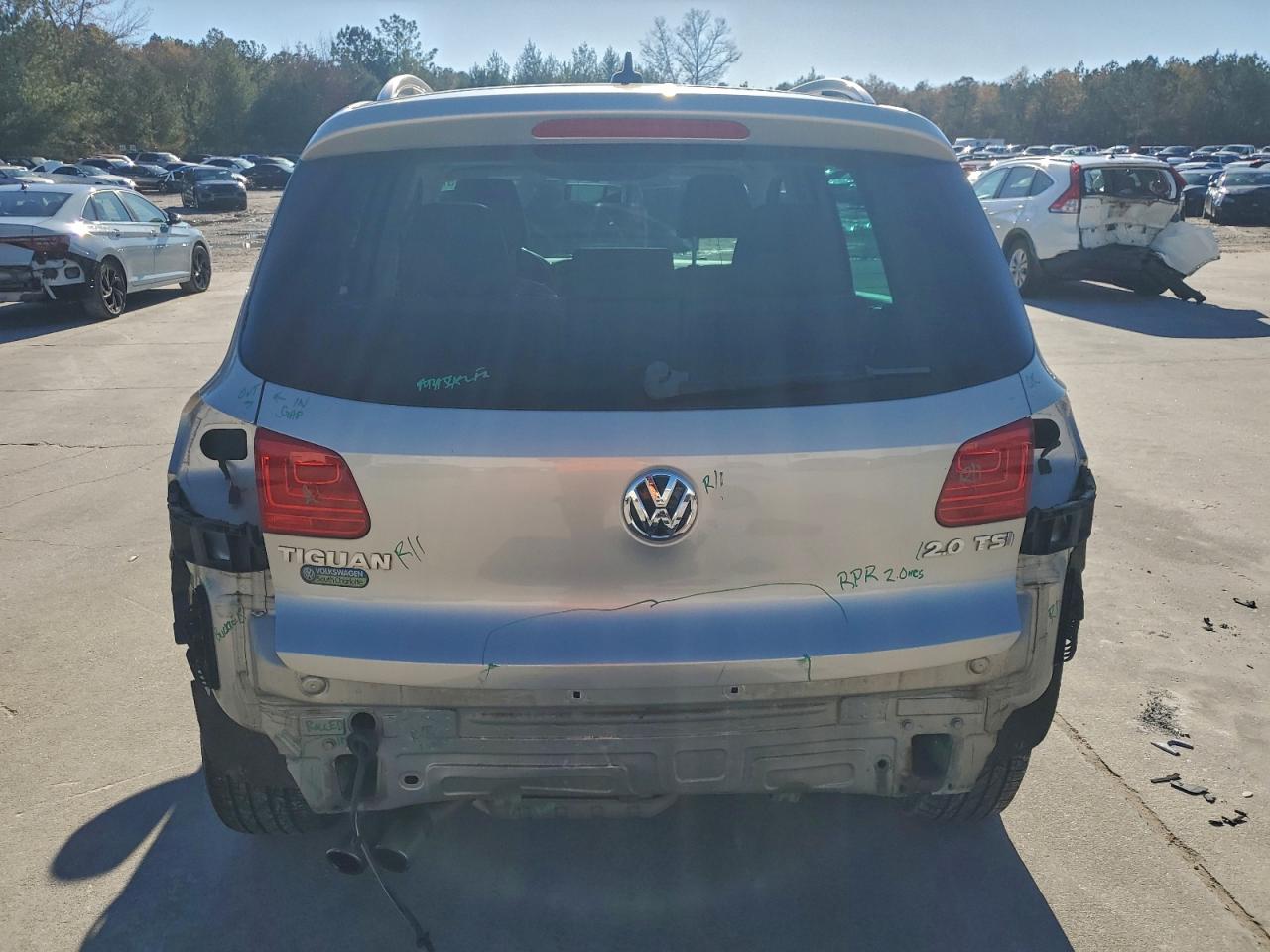 2013 VOLKSWAGEN TIGUAN S photo 6