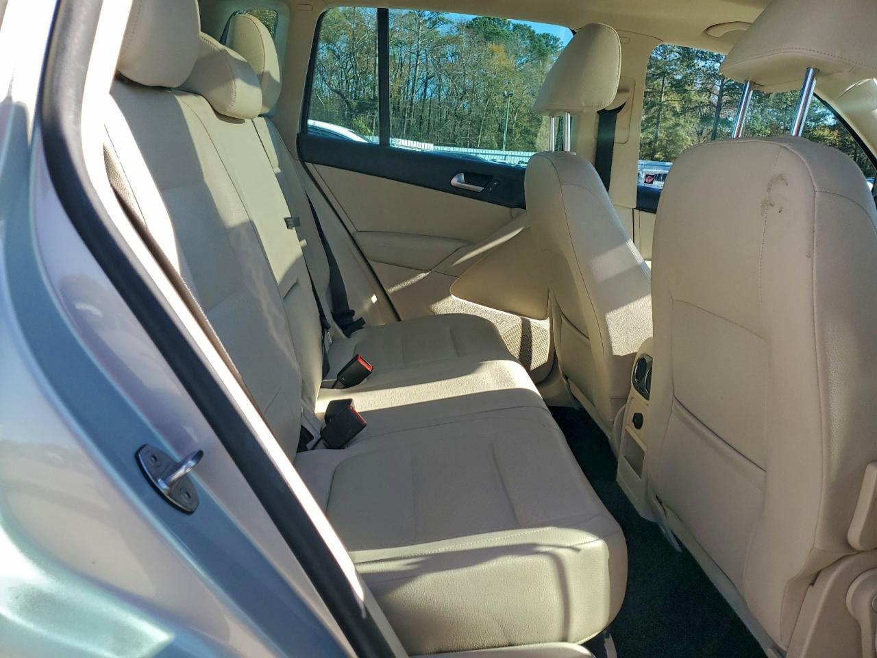2013 VOLKSWAGEN TIGUAN S photo 10