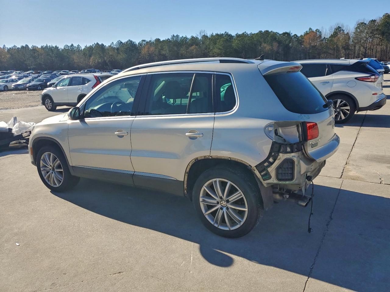 2013 VOLKSWAGEN TIGUAN S photo 2