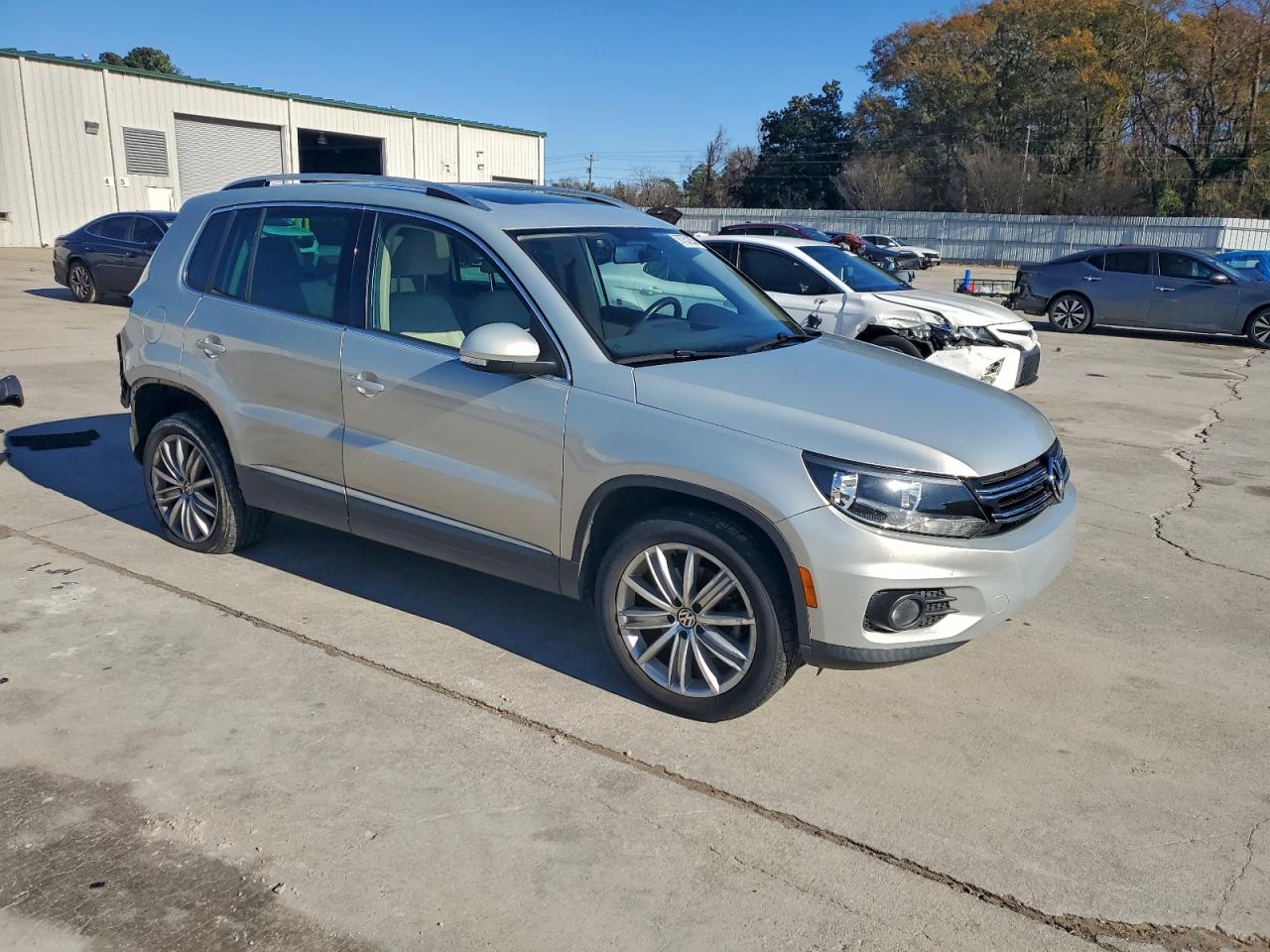 2013 VOLKSWAGEN TIGUAN S photo 4