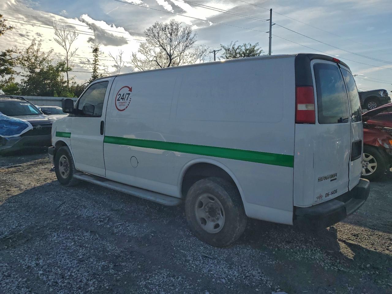 2014 GMC SAVANA G2500 photo 2