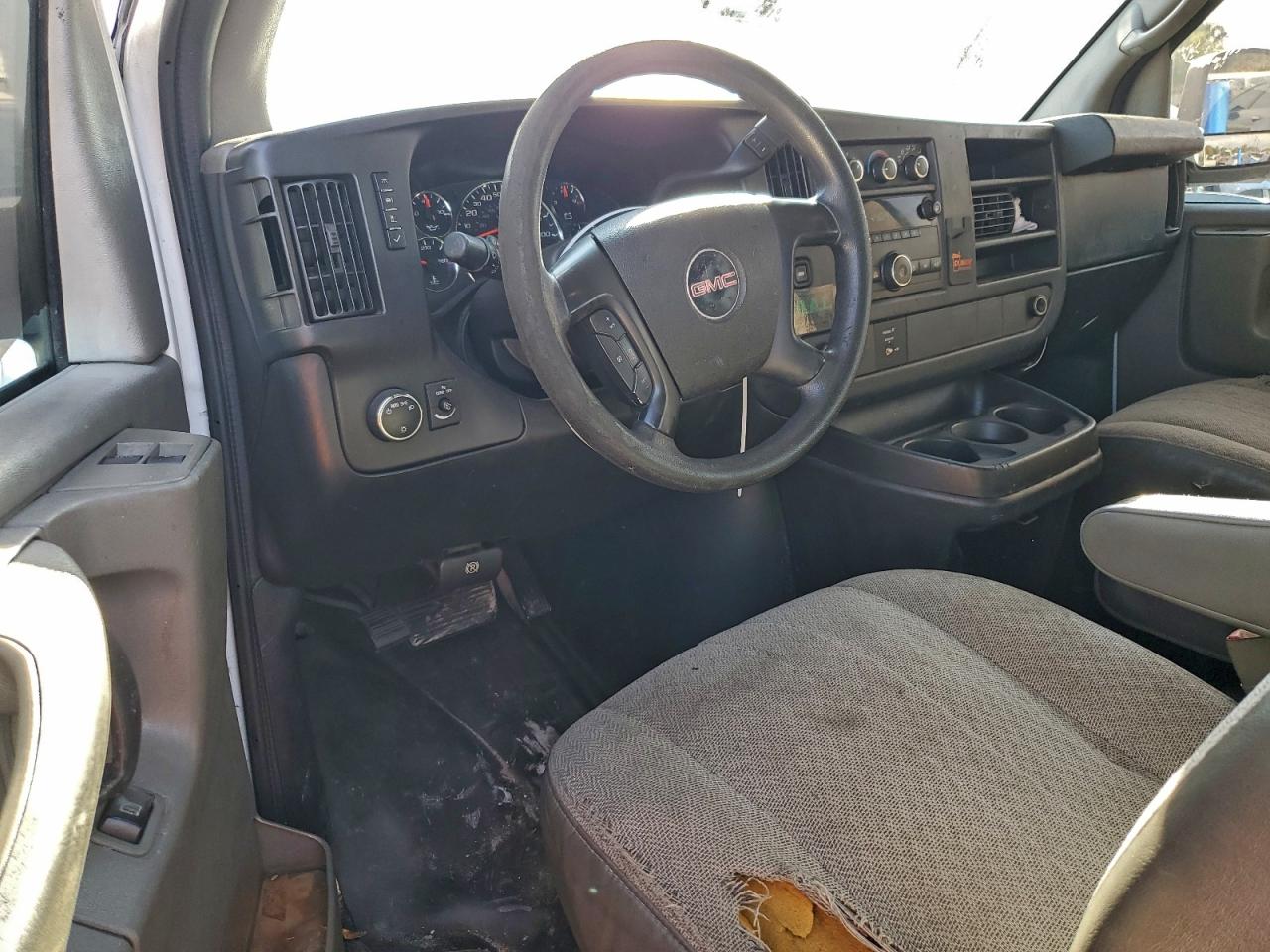 2014 GMC SAVANA G2500 photo 8