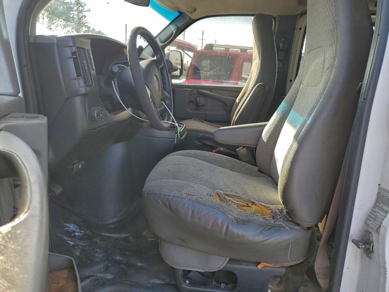 2014 GMC SAVANA G2500 photo 7
