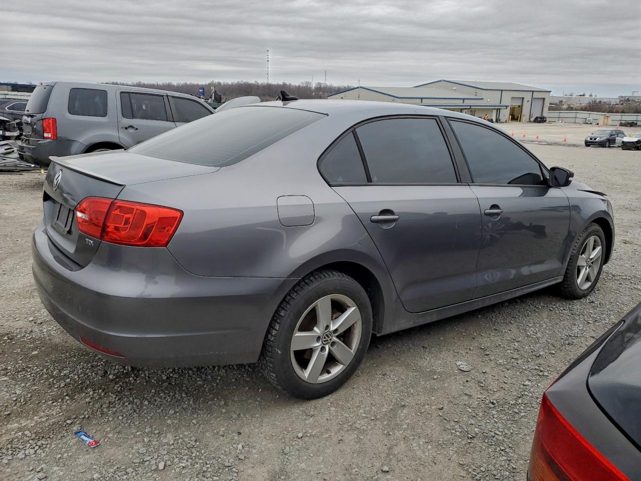 2011 VOLKSWAGEN JETTA TDI photo 3
