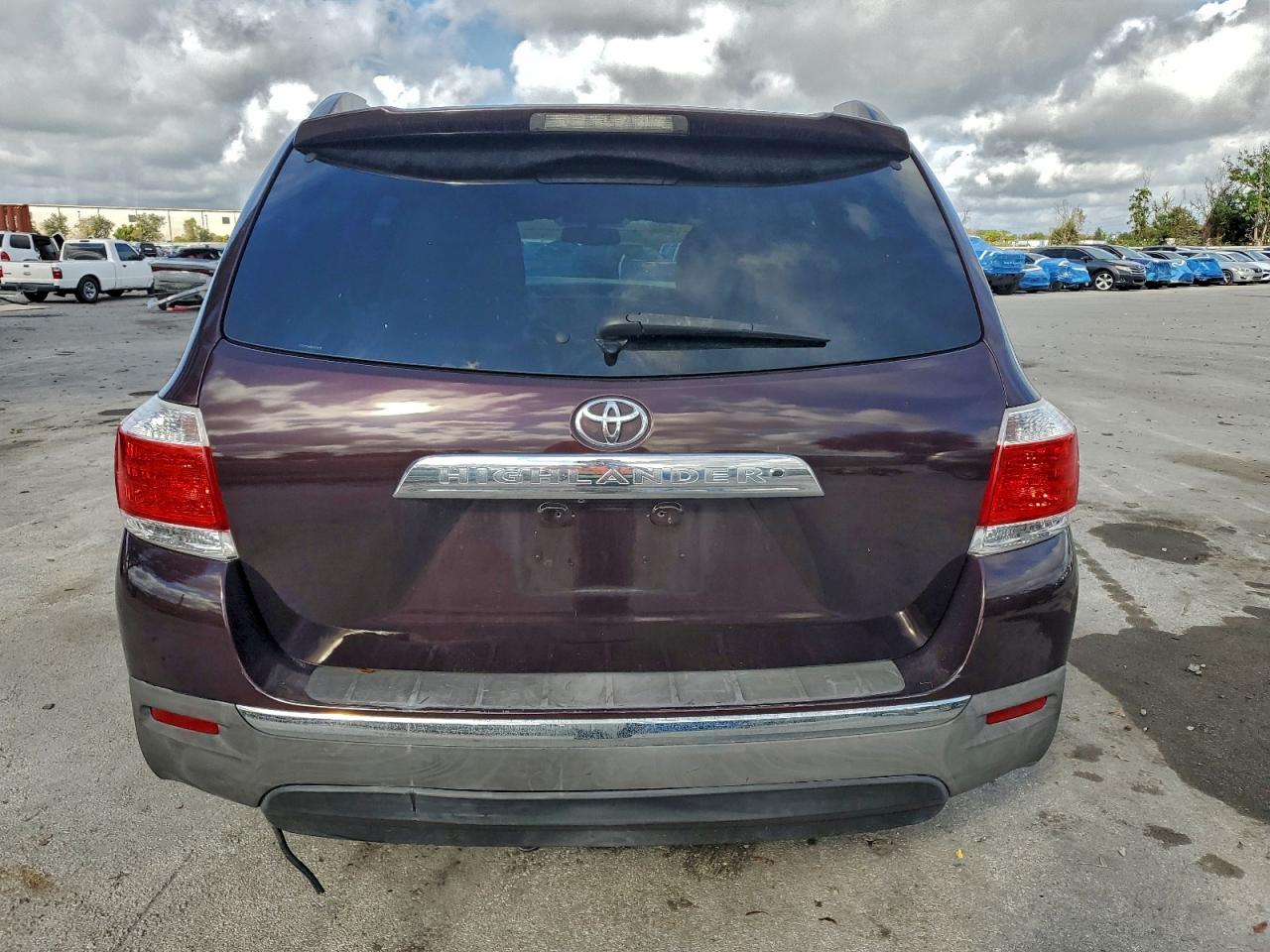 2013 TOYOTA HIGHLANDER BASE photo 6