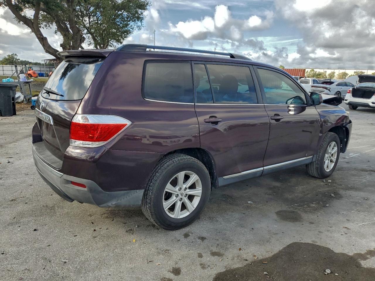 2013 TOYOTA HIGHLANDER BASE photo 3