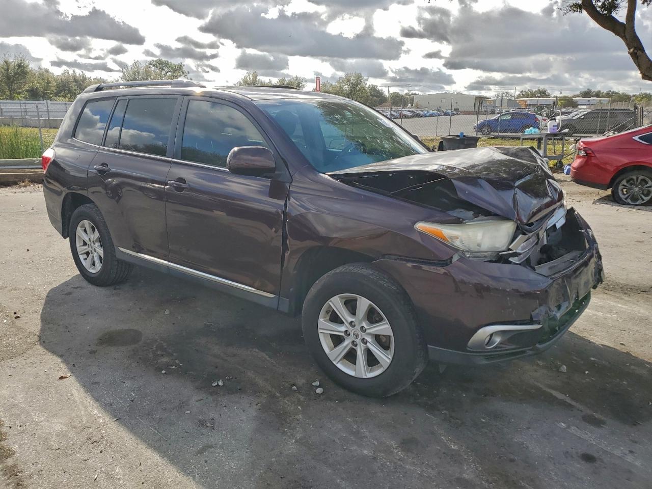 2013 TOYOTA HIGHLANDER BASE photo 4