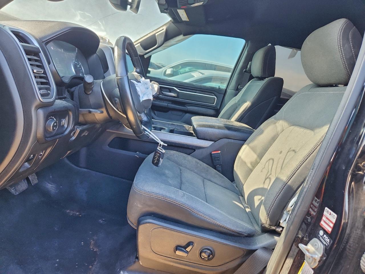 2021 RAM 1500 photo 7