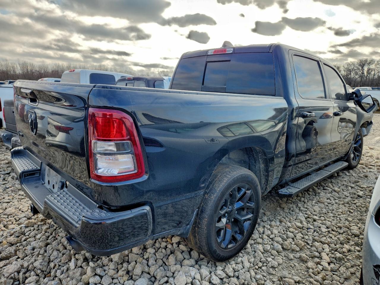 2021 RAM 1500 photo 3