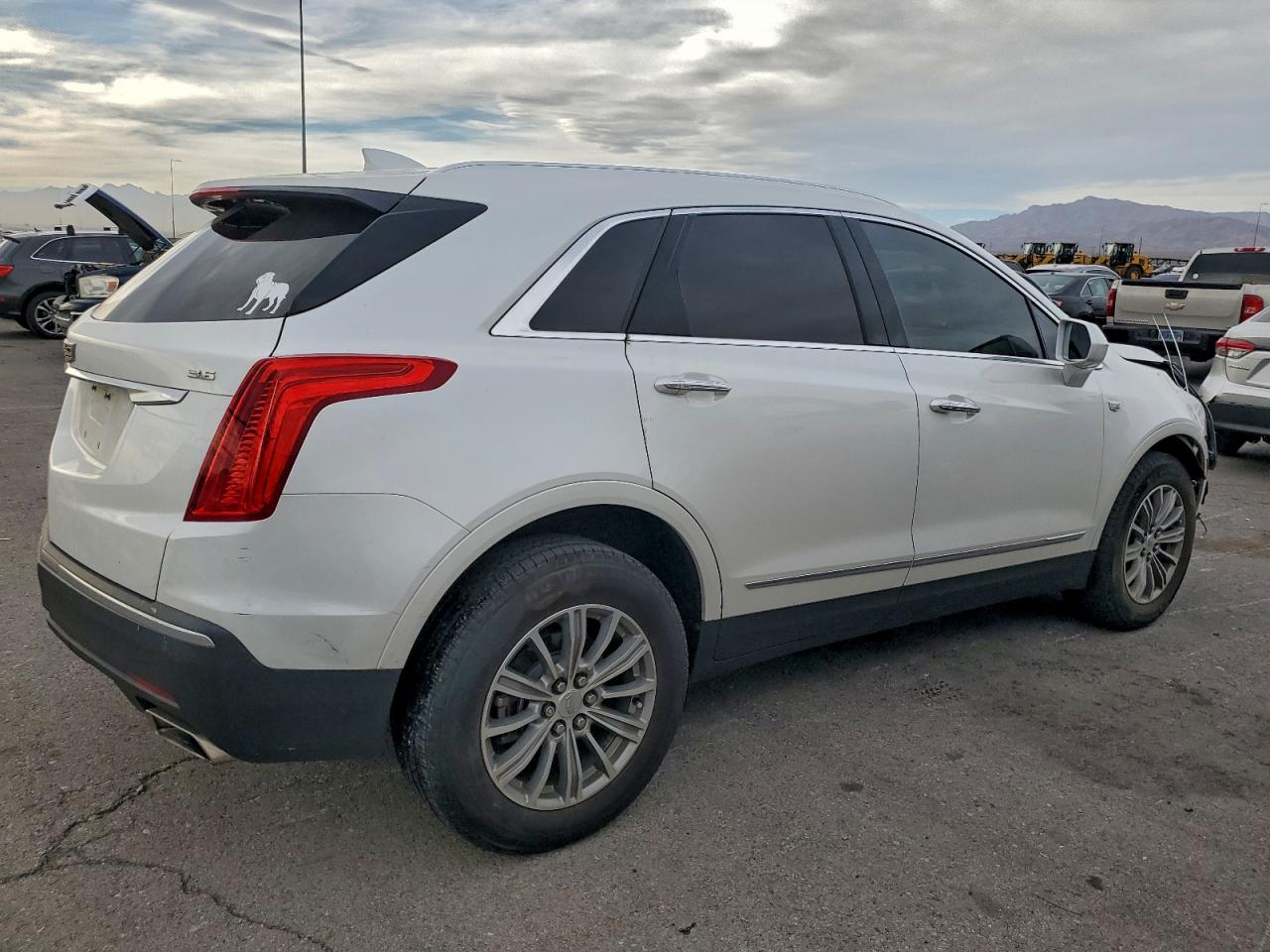 2018 CADILLAC XT5 LUXURY photo 3