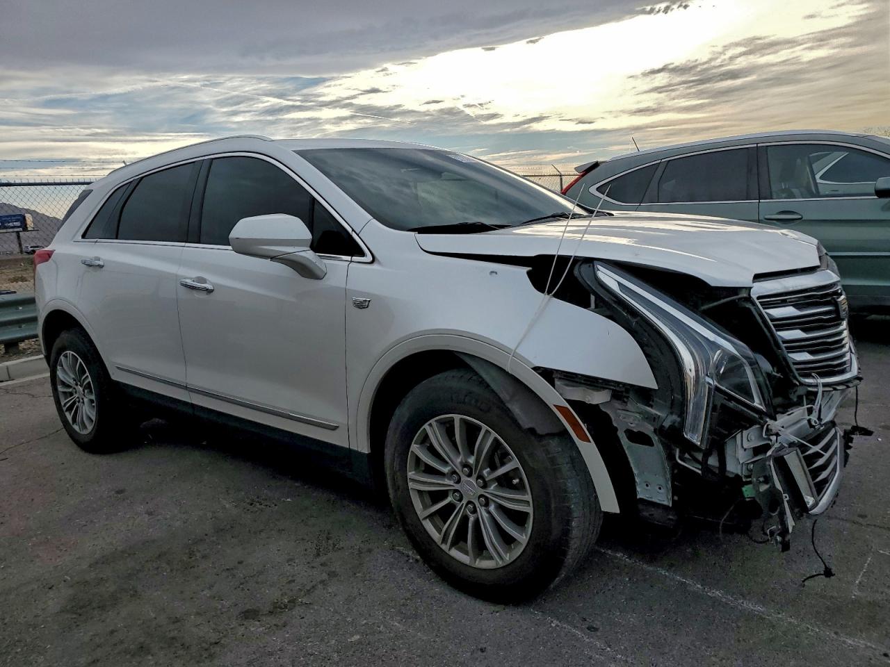 2018 CADILLAC XT5 LUXURY photo 4