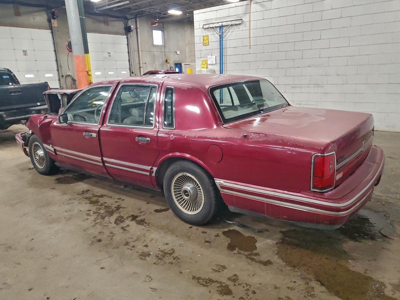 1991 LINCOLN TOWN CAR EXECUTIVE photo 2