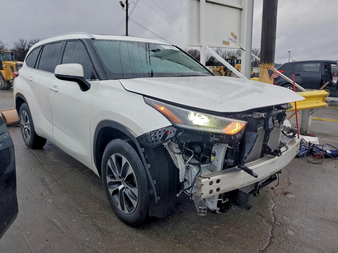 2021 TOYOTA HIGHLANDER XLE photo 7