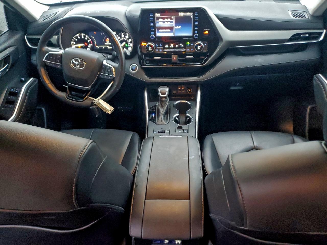 2021 TOYOTA HIGHLANDER XLE photo 15
