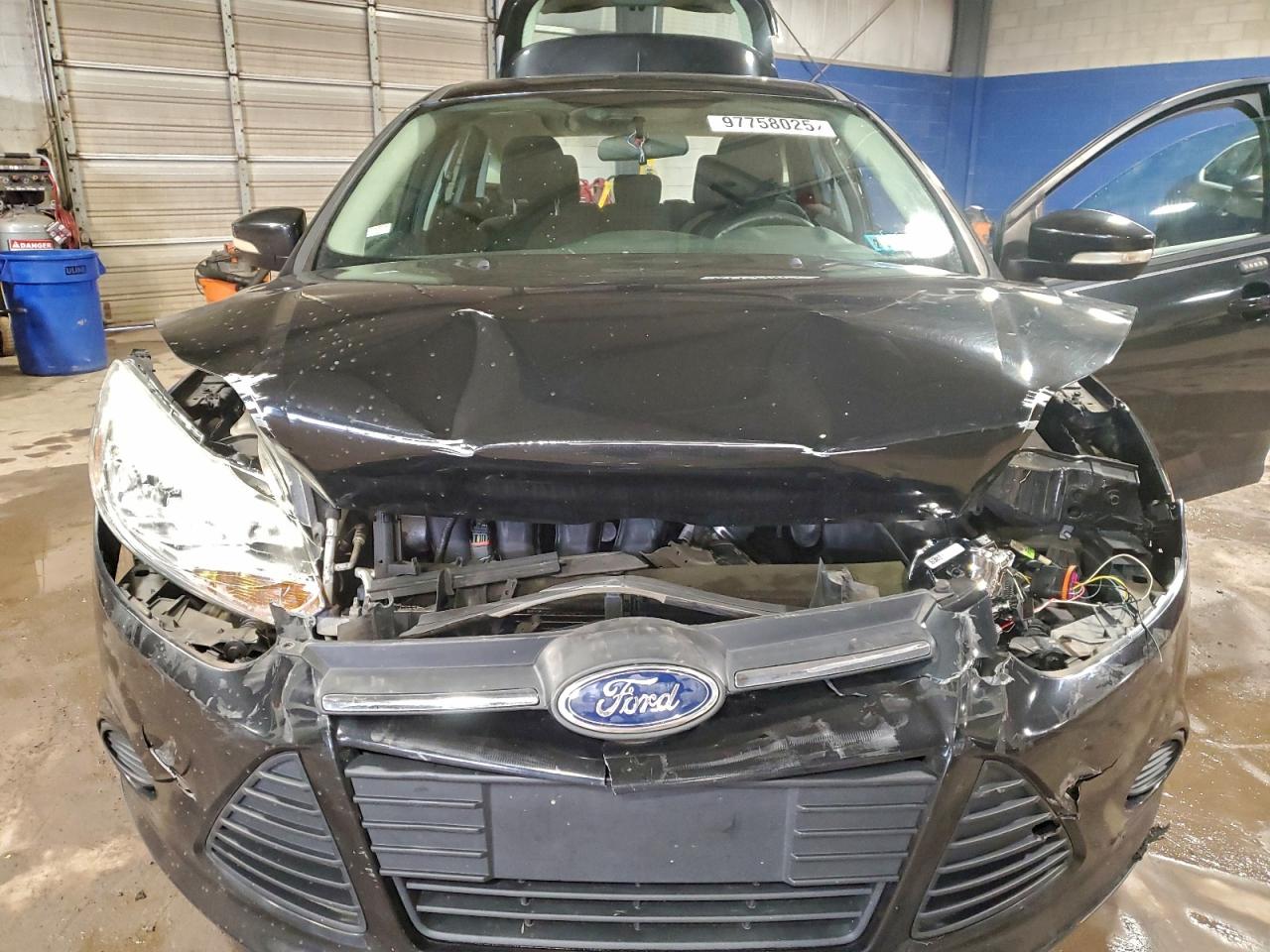 2014 FORD FOCUS SE photo 11