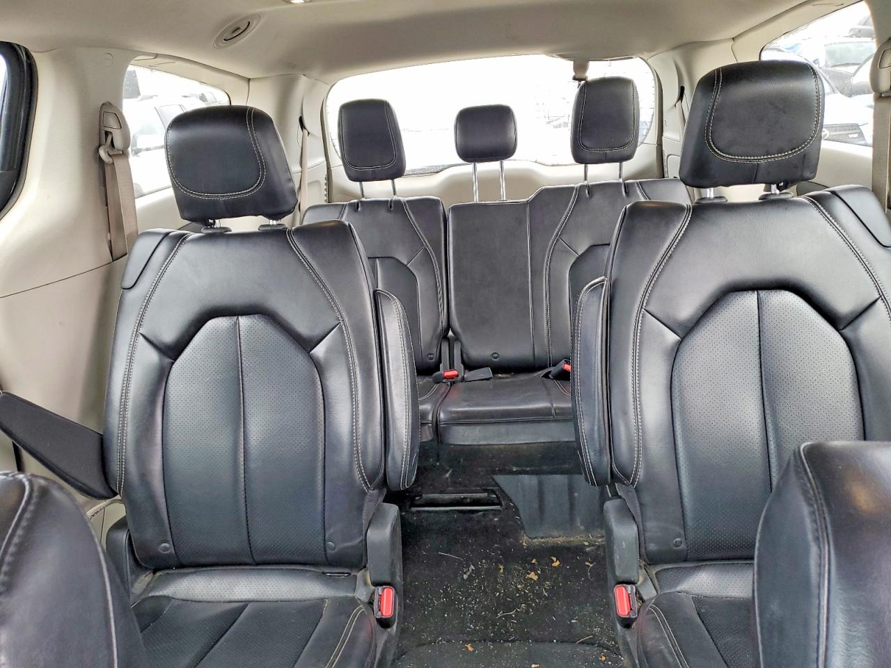 2020 CHRYSLER VOYAGER LXI photo 10