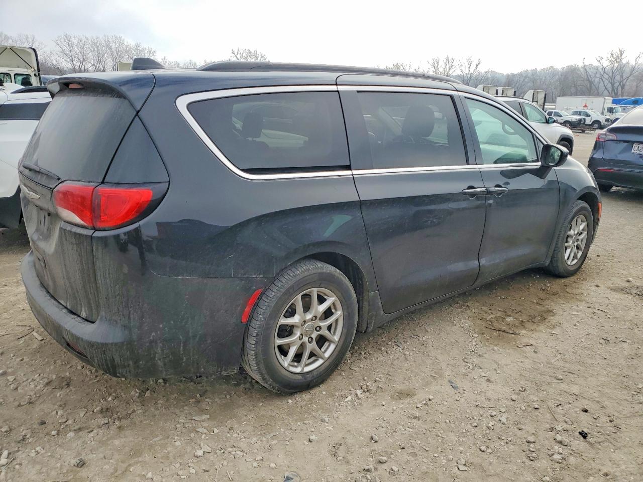 2020 CHRYSLER VOYAGER LXI photo 3
