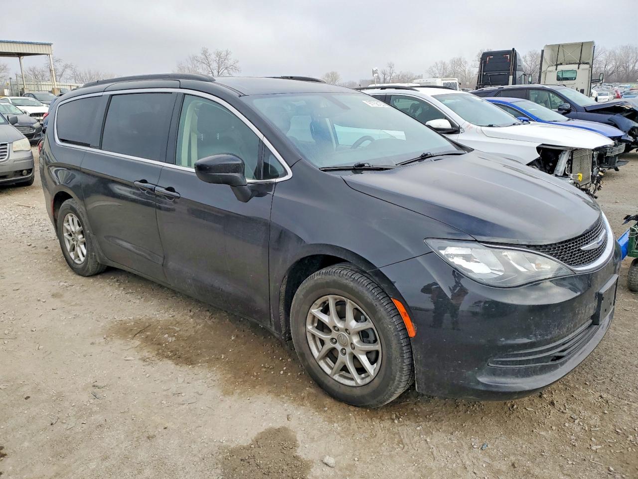 2020 CHRYSLER VOYAGER LXI photo 4