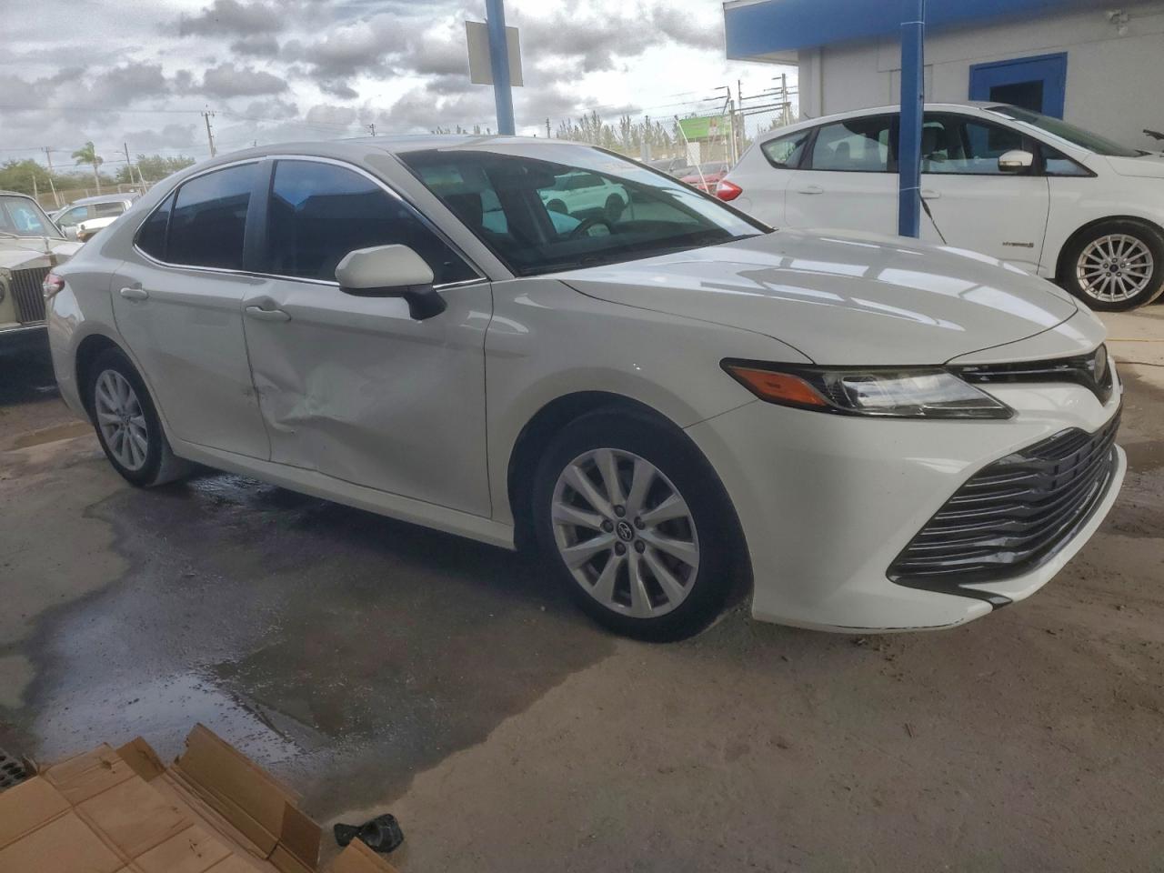 2018 TOYOTA CAMRY L photo 4