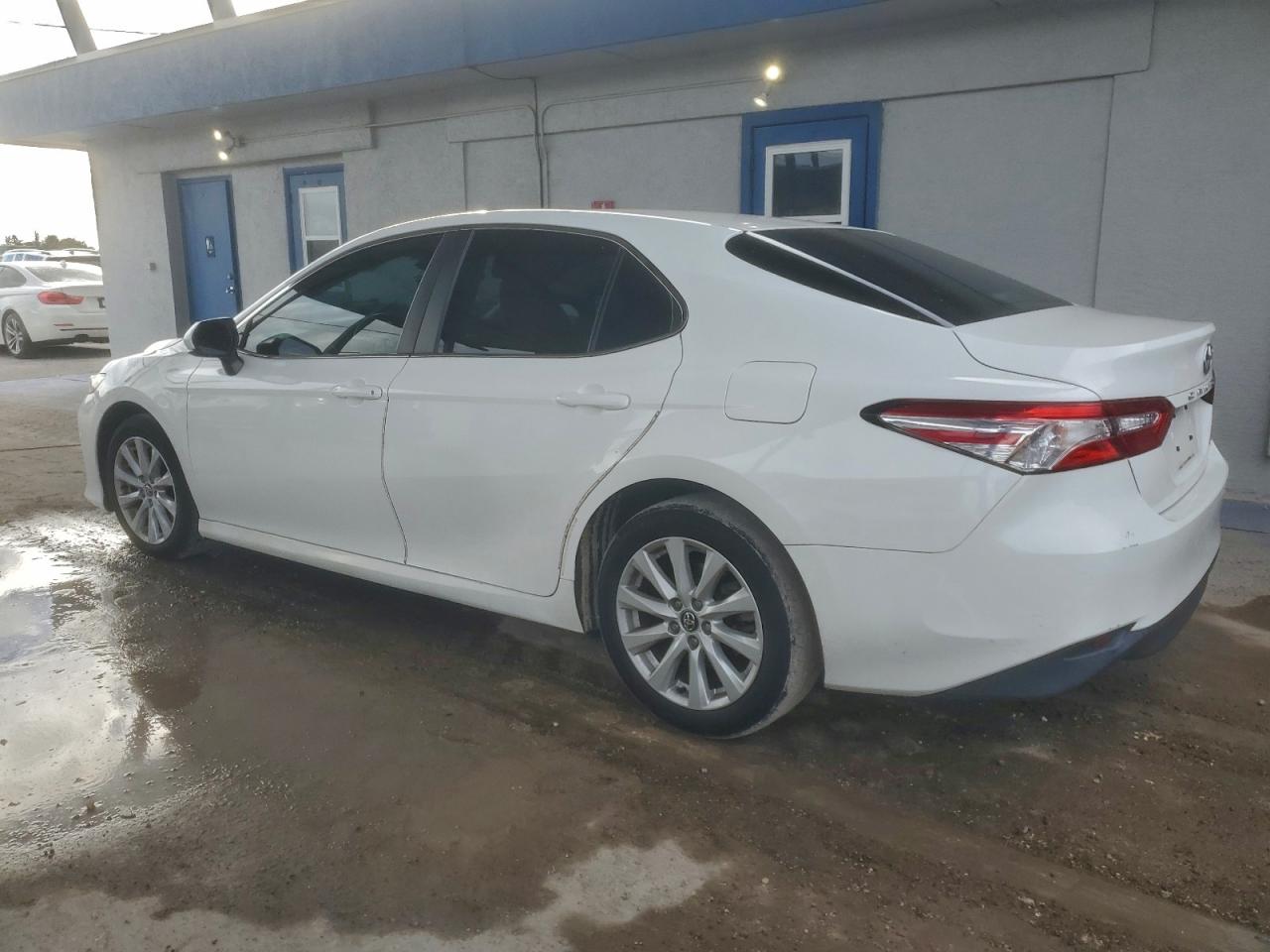 2018 TOYOTA CAMRY L photo 2