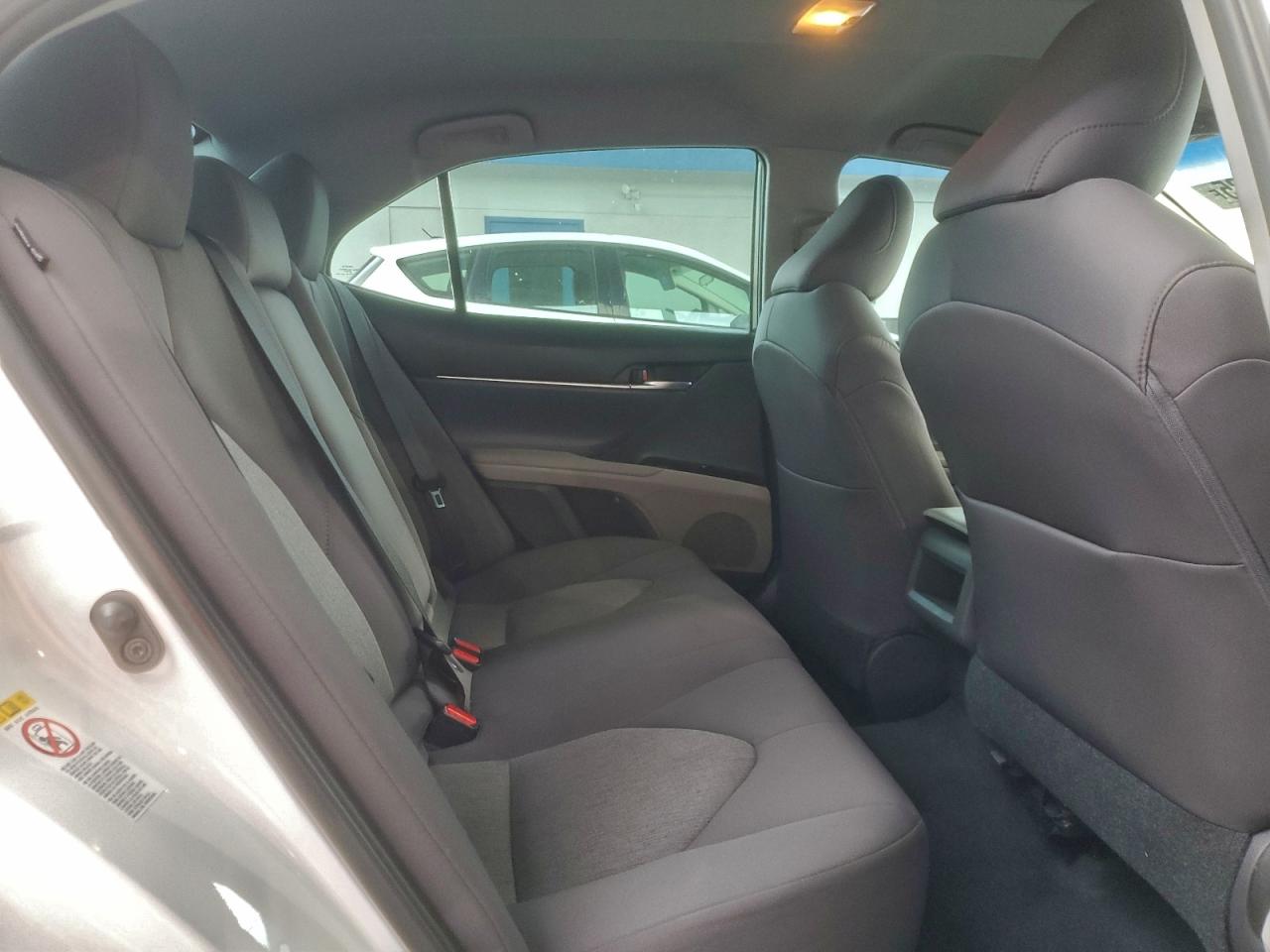 2018 TOYOTA CAMRY L photo 10