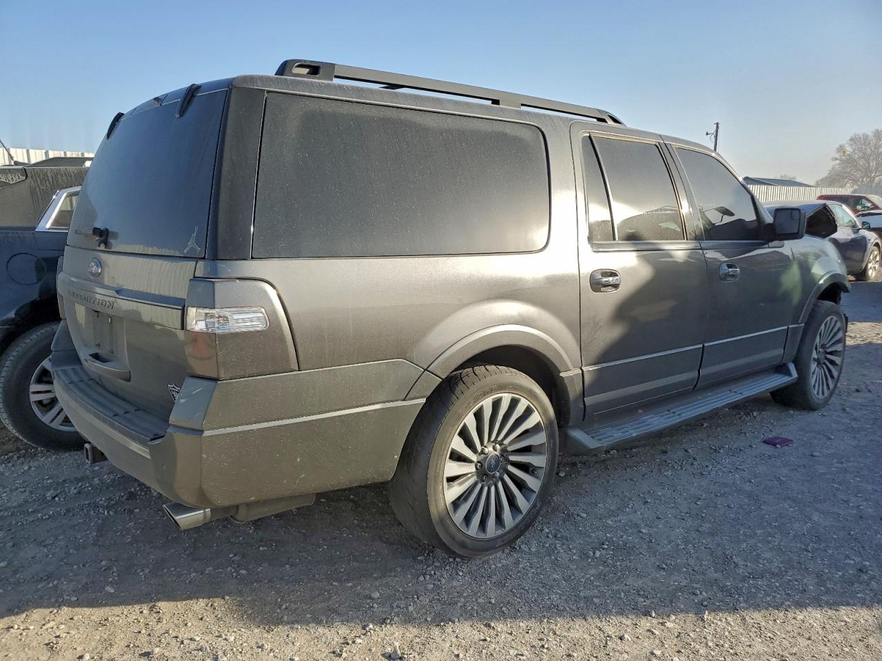 2017 FORD EXPEDITION EL XLT photo 3