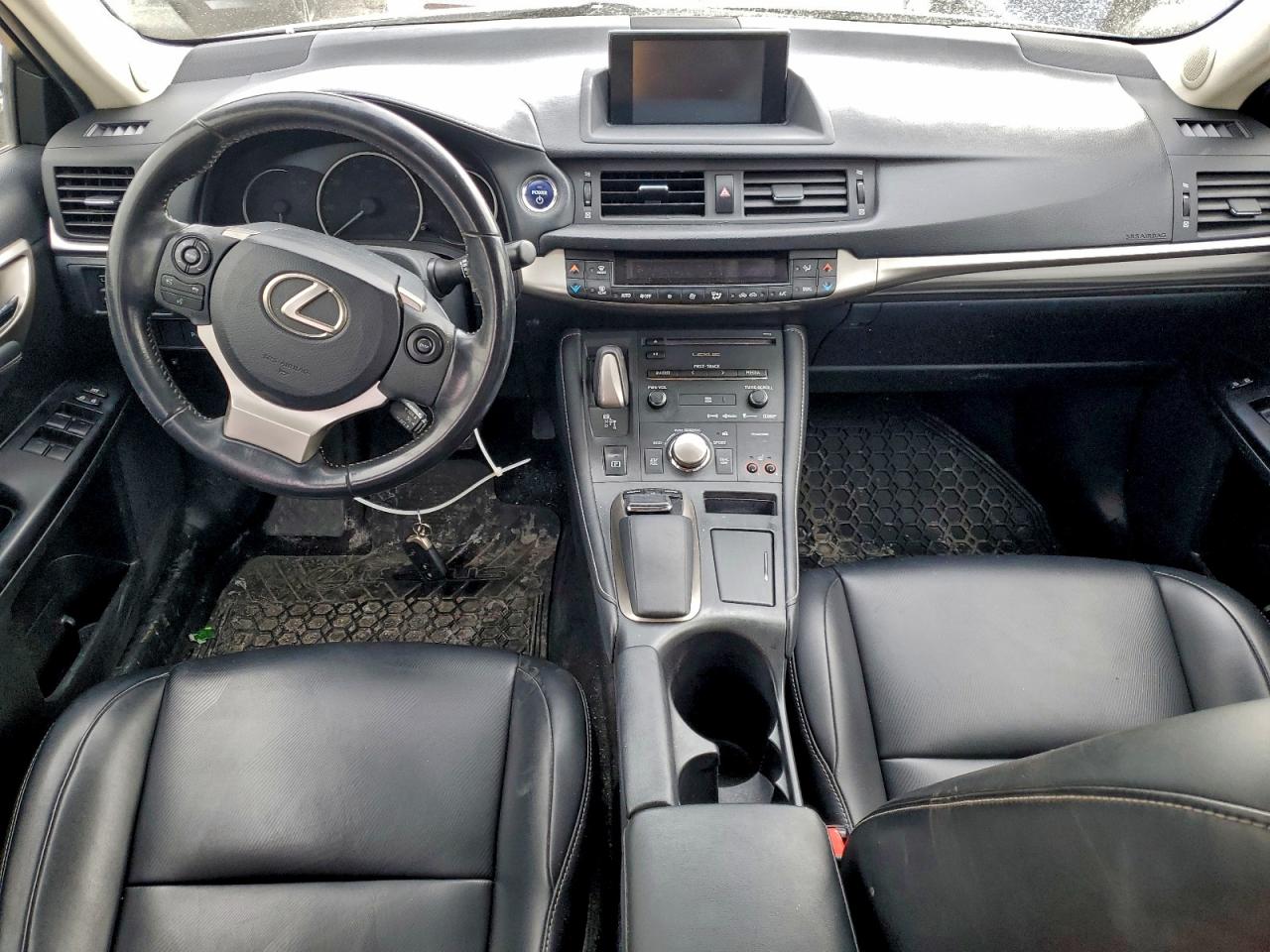 2017 LEXUS CT photo 8