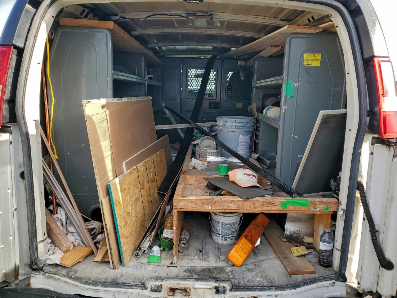 2014 GMC SAVANA G2500 photo 10