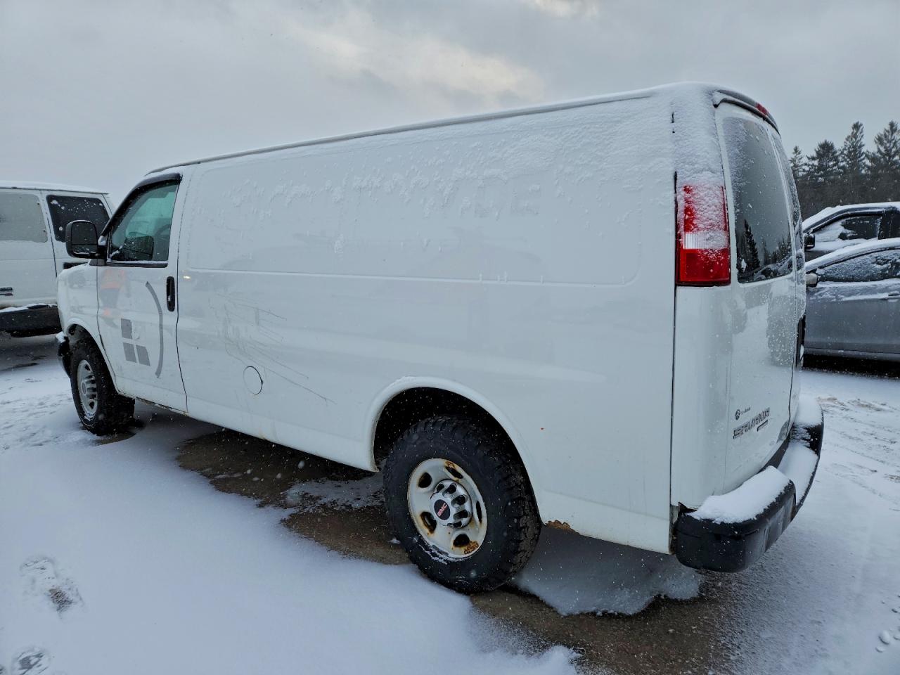 2014 GMC SAVANA G2500 photo 2
