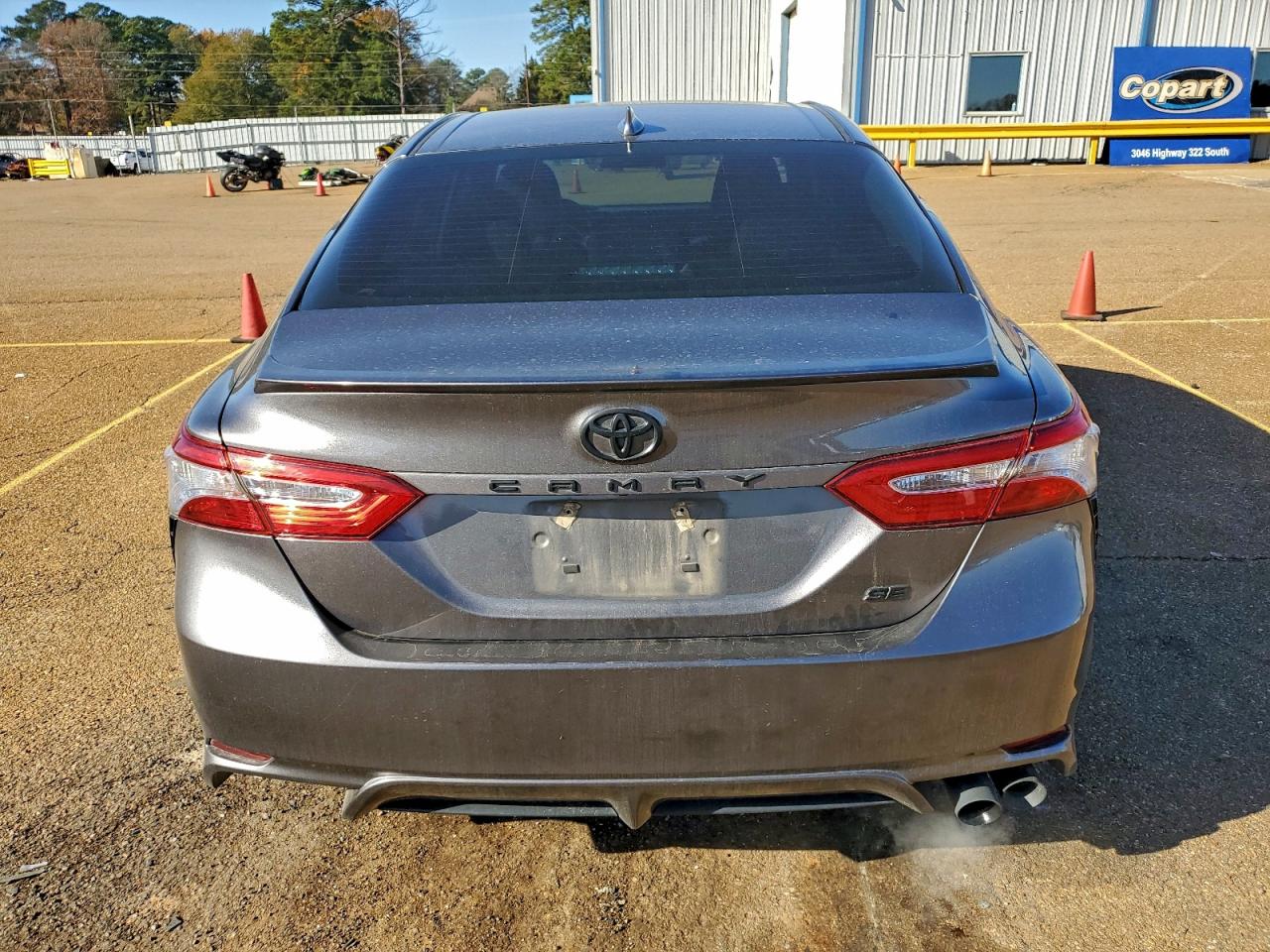 2020 TOYOTA CAMRY SE photo 6