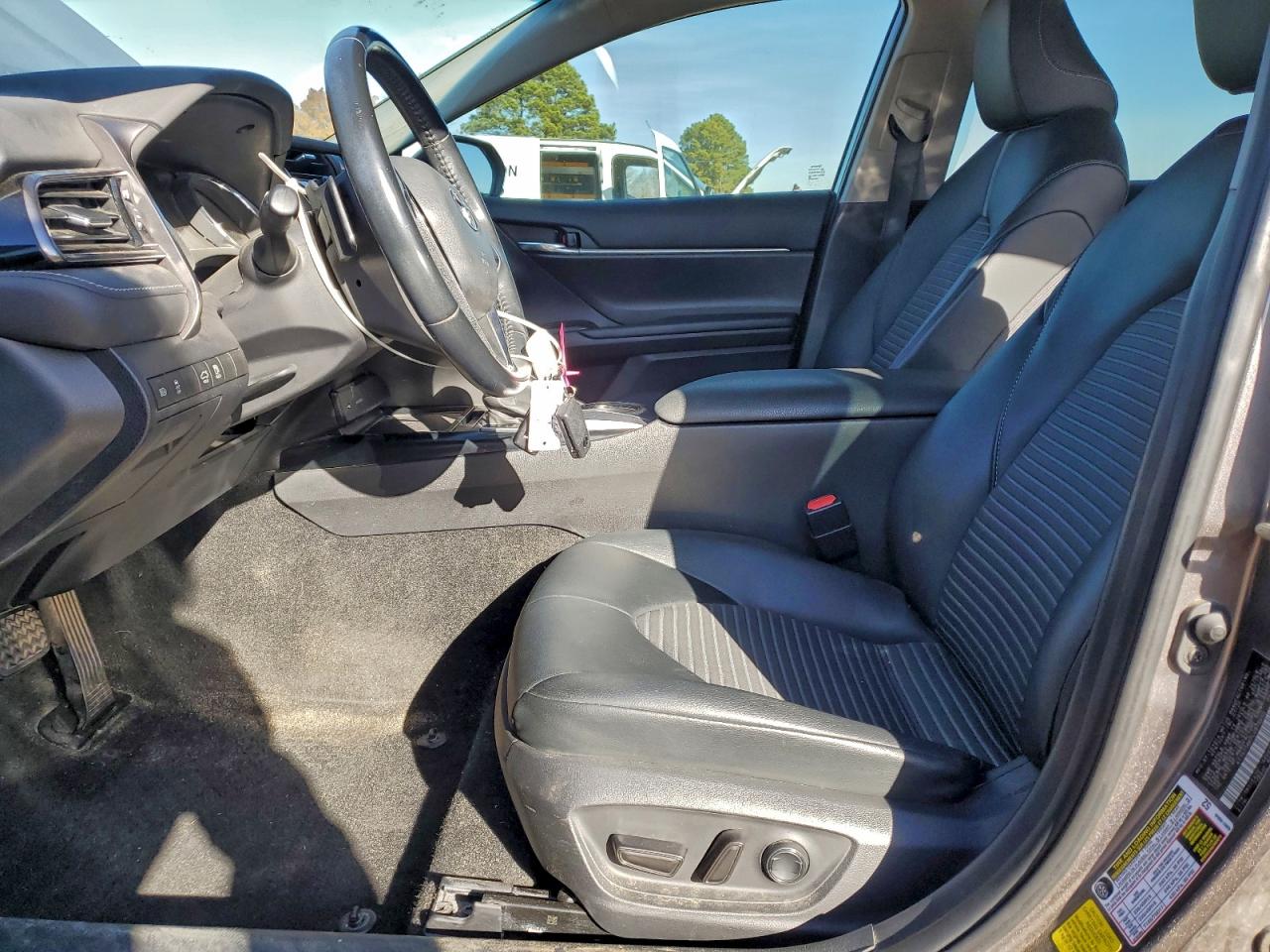 2020 TOYOTA CAMRY SE photo 7