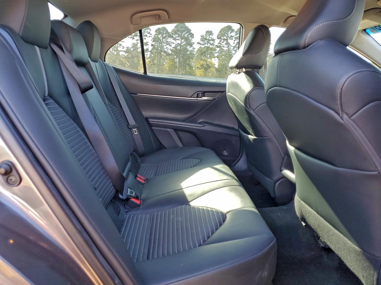 2020 TOYOTA CAMRY SE photo 10