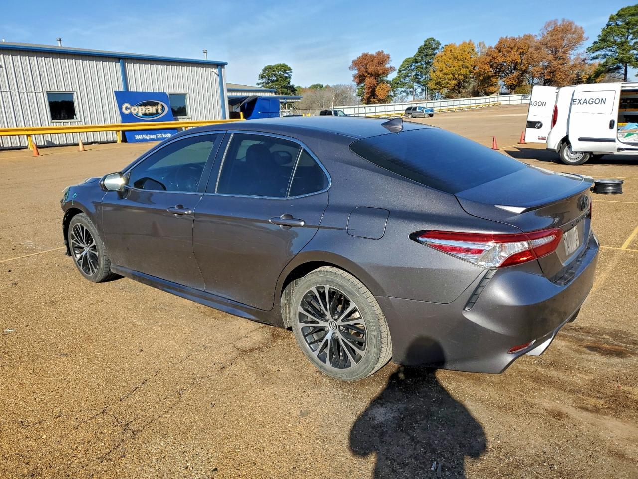 2020 TOYOTA CAMRY SE photo 2