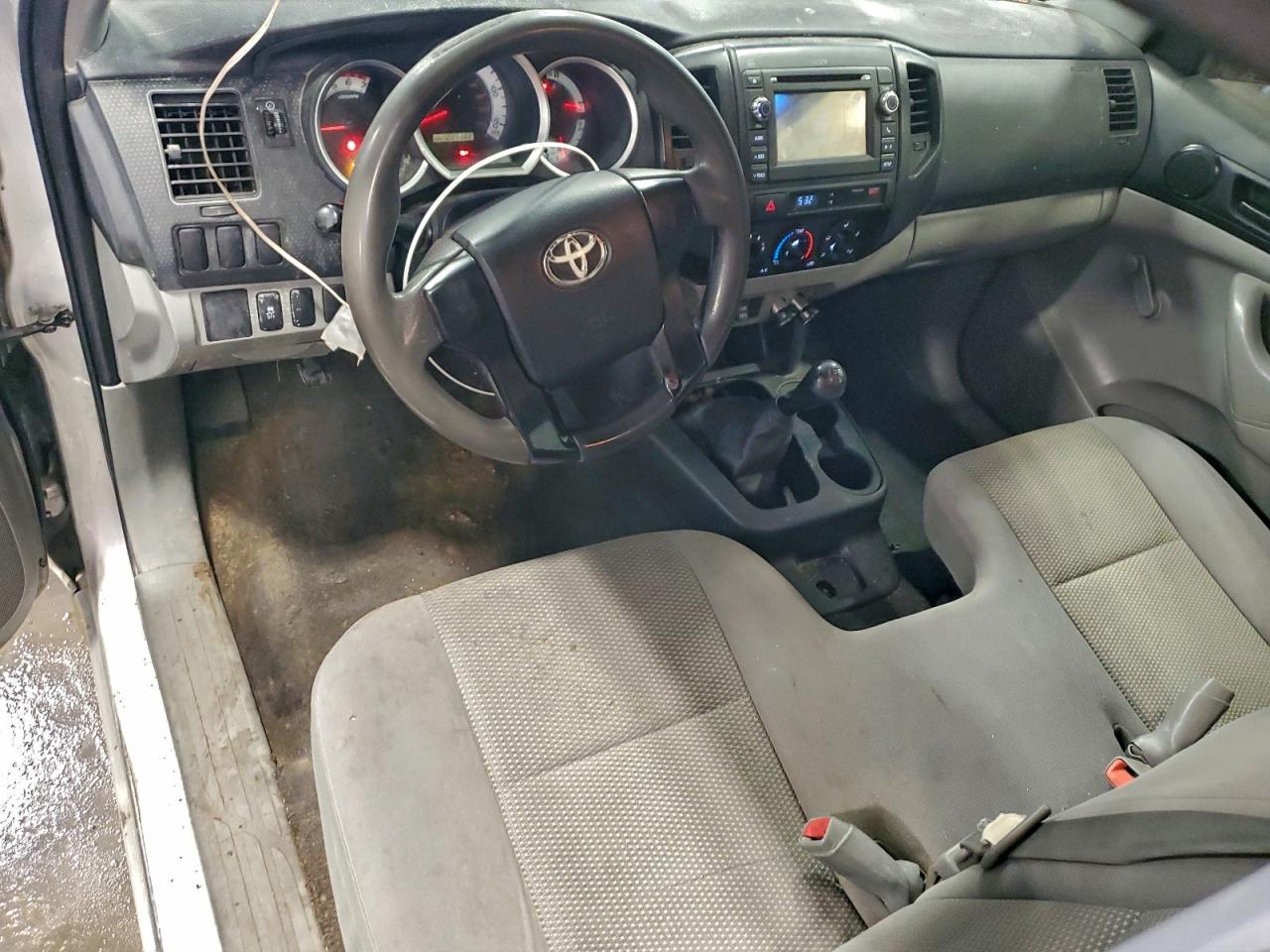 2013 TOYOTA TACOMA photo 8