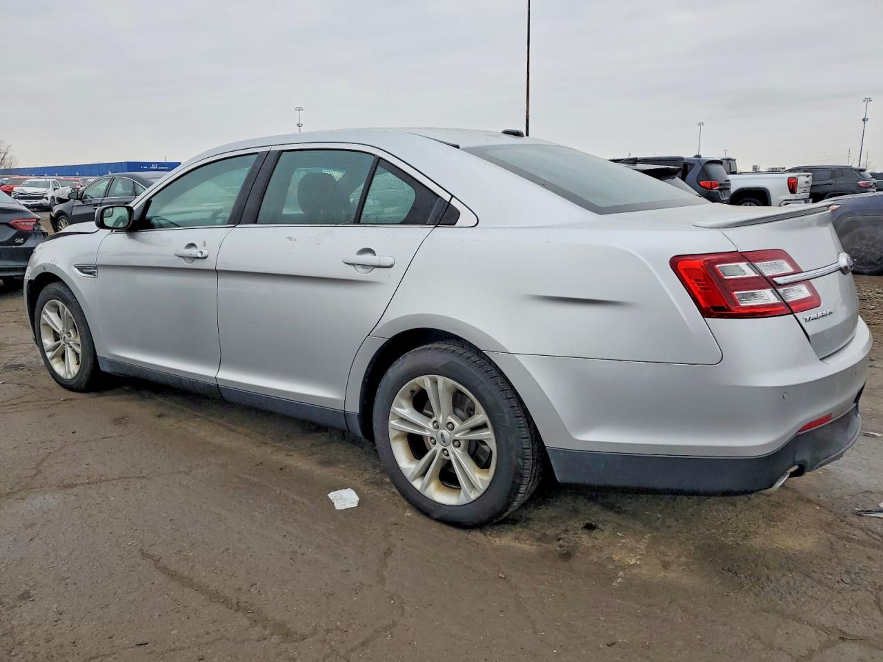 2018 FORD TAURUS SEL photo 4